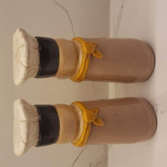 Set of 2 Unbranded Salt and Pepper Shaker Chefs 7.75"h x 3" diam Ceramic - Picture 3 of 10